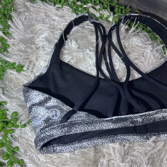 -💙2/$40💙 Lululemon Athletica Printed Strappy Sports Bra Size Small/2 - Picture 12 of 15